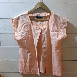 Vintage 80's eyelet lace blouse in light peachy pink size small - medium